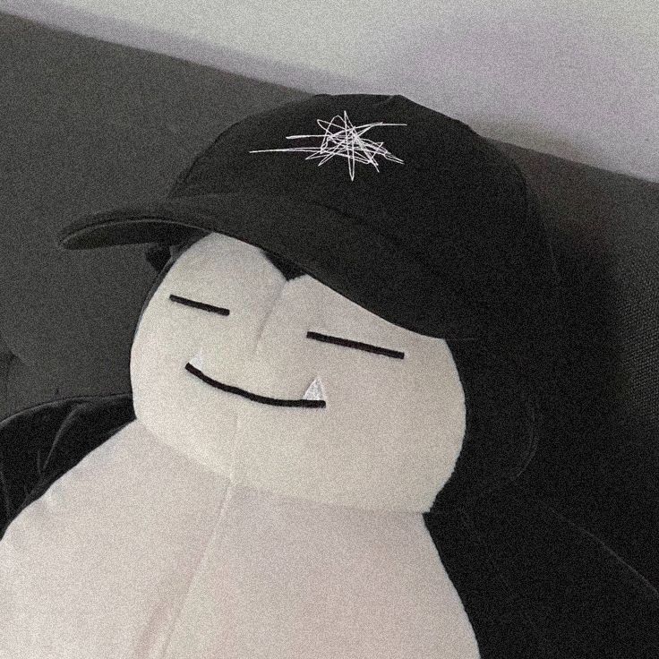 Boneco de Pelúcia Preto e Branco para Discord