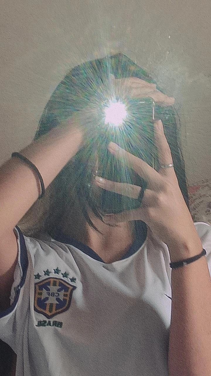 Selfie Feminina Estilizada para Fotos de Perfil
